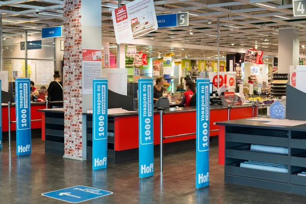 MOSCOW, RUSSIA - 24.09.2015. The interior of the shop Hoff - one of the largest Russian furniture network. Entrance and cash desk — Stock Photo, Image