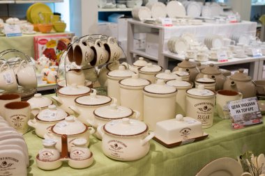 Moskova, Rusya - 24.09.2015. Dükkanı Hoff - en büyük Rus mobilya ağ iç. yığın yığın plakaları