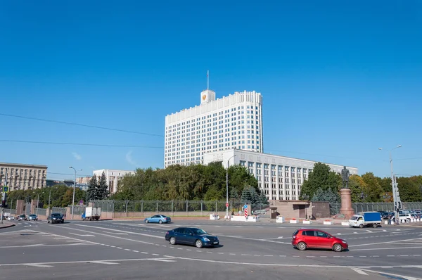 Moscow, Oroszország - 09.21.2015. Ház a kormány az Orosz Föderáció - a fehér ház. — Stock Fotó
