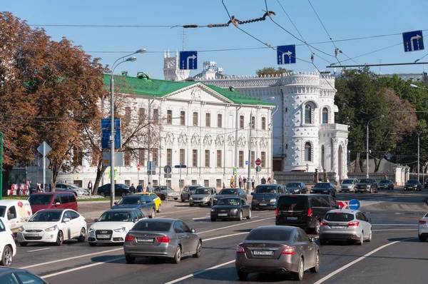 Москва, Російська Федерація - 09.21.2015. Федеральне агентство по справ СНД і російський уряд будинок фуршети — стокове фото