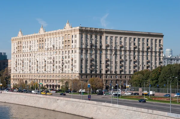 Moscú, Rusia - 09.21.2015. Ver Krasnopresnenskaya Embankment —  Fotos de Stock