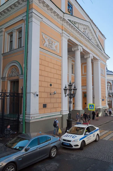 Moskva, Rusko - 09.21.2015. Budova bývalé burzy. Postaven v roce 1873 a 1875. Dnes - obchodní komora Ruské federace — Stock fotografie