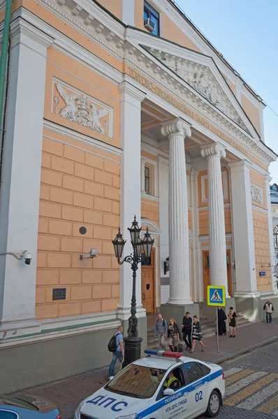 Moscú, Rusia - 09.21.2015. Edificio de la antigua Bolsa. Construido en 1873-1875. Hoy - la Cámara de Comercio de la Federación Rusa —  Fotos de Stock