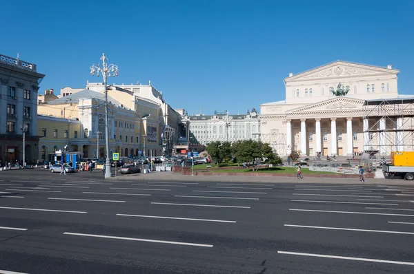 MOSCOU, RUSSIE - 21.09.2015. Teatralnaya Street - l'une des rues centrales de Moscou — Photo