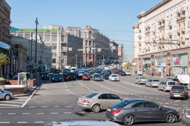 Moskova, Rusya - 21.09.2015. Tverskaya Street - Moskova merkezi caddelerinden biri