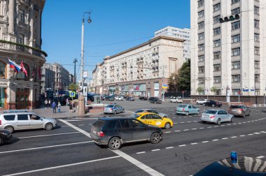 Moskova, Rusya - 21.09.2015. Tverskaya Street - Moskova merkezi caddelerinden biri