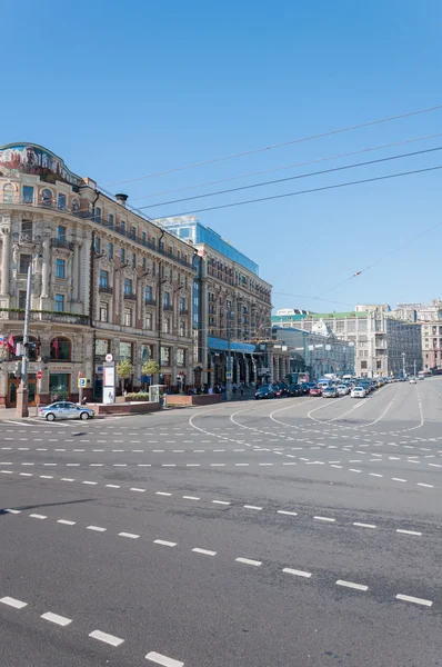Moskova, Rusya - 21.09.2015. Tverskaya Street - Moskova merkezi caddelerinden biri