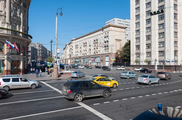 Moskova, Rusya - 21.09.2015. Tverskaya Street - Moskova merkezi caddelerinden biri