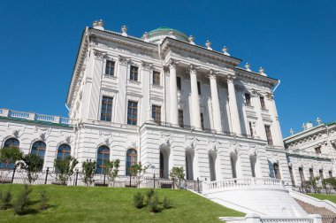 Eski konak 18. yüzyılın - Pashkov evi. Şu anda, Moskova'da Rusya Devlet Kütüphanesi