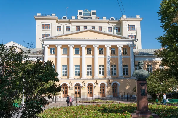 Moskva, Rusko - 21.09.2015. Speciální hudební škola Gnesin. To je jeden z nejprestižnějších hudebních institucí v zemi. — Stock fotografie