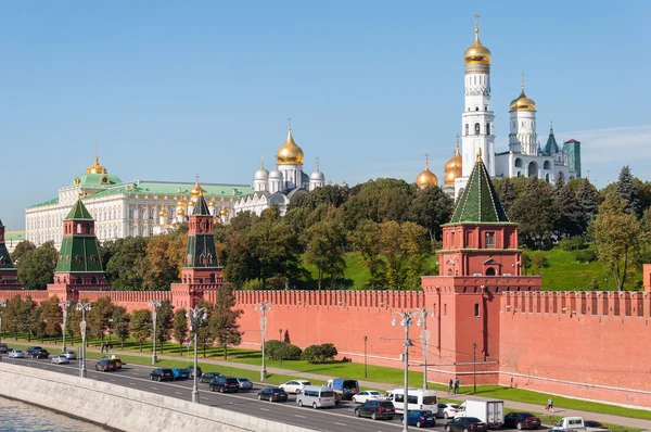 Moskwa, Rosja - 21.09.2015. Moskiewski Kreml i nabrzeża, Federacja Rosyjska — Zdjęcie stockowe