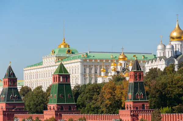Moskova, Rusya - 21.09.2015. Moskova Kremlin ve waterfront, Rusya Federasyonu — Stok fotoğraf