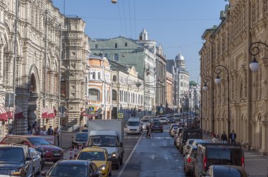 Moskova, Rusya - 21.09.2015. Ilinka Street, sakız ve ikinci satır ticaret