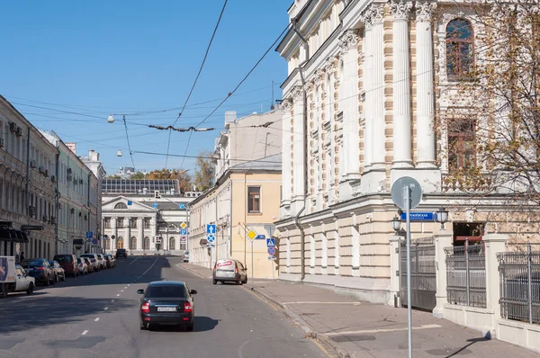 Moskva, Rusko - 21.09.2015. Pouliční Lenivka, pohled z státní Puškinovo muzeum výtvarných umění — Stock fotografie