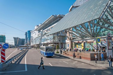 Moskova, Rusya - 09.21.2015. Kiev tren istasyonu alanda Avrupa alışveriş merkezi