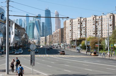 Moskova, Rusya - 09.21.2015. İş merkezinin Moscow City büyük Dorogomilovskaya sokak görünümü