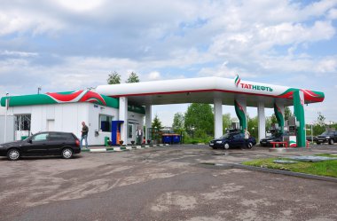 Moskova, Rusya - 05.29.2015. Tatneft benzin istasyonunda Zelenograd