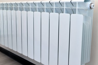 Duvardaki beyaz Isıtma radyatör