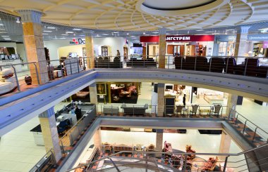 Moskova, Rusya - 05 Mart 2015: İç mobilya karmaşık Grand alışveriş. Mobilya alışveriş merkezi Grand - Rusya ve Avrupa'da büyük özel mağazası.