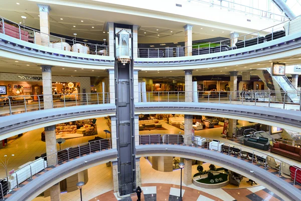 Moskau, russland - märz 05 2015: einkaufskomplex für innenmöbel grand. Möbel-Einkaufszentrum grand - das größte Fachgeschäft in Russland und Europa. — Stockfoto