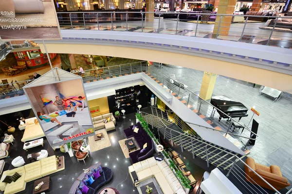 MOSCA, RUSSIA - 05 MARZO 2015: Interior Furniture shopping complex Grand. Mobili centro commerciale GRAND - il più grande negozio di specialità in Russia e in Europa . — Foto Stock