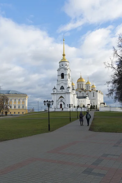 VLADIMIR, RUSIA -05.11.2015. Catedral de Uspensky Patrimonio de la Humanidad por la UNESCO. Viaje anillo de oro . — Foto de Stock