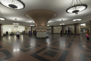 Moscow, Rusya Federasyonu-01.11.2015. Kurskaya metro istasyonları. Moskova metrosu günde 7 milyon yolcu taşıyan