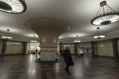 Moscow, Rusya Federasyonu-01.11.2015. Kurskaya metro istasyonları. Moskova metrosu günde 7 milyon yolcu taşıyan