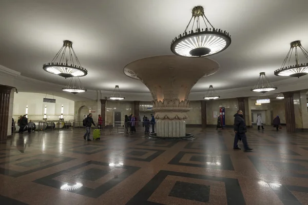 Moscow, Rusya Federasyonu-01.11.2015. Kurskaya metro istasyonları. Moskova metrosu günde 7 milyon yolcu taşıyan