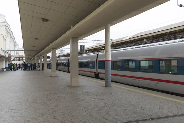 Μόσχα, Ρωσία-01.11.2015. Υψηλής ταχύτητας τρένο στο σταθμό Kursky — Φωτογραφία Αρχείου