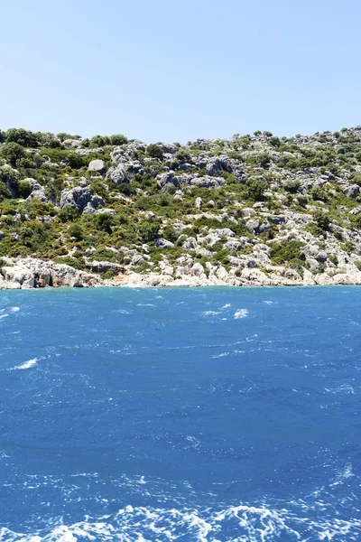 Wasser des Mittelmeeres vor der türkischen Küste — Stockfoto
