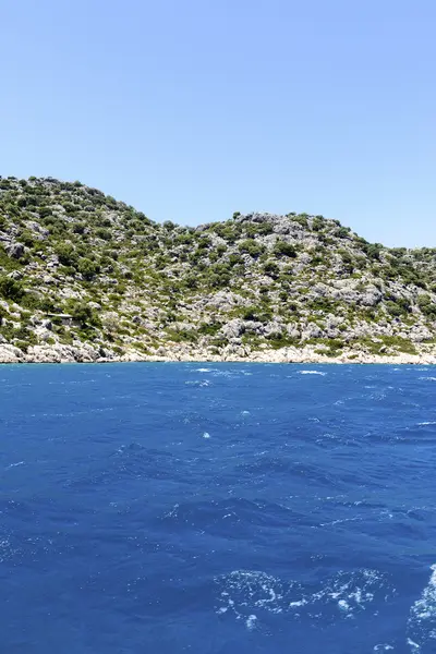 Wasser des Mittelmeeres vor der türkischen Küste — Stockfoto