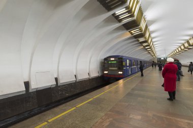 Nizhny Novgorod, Rusya - 02.11.2015. Tren istasyonunda Metro Leninskaya geldi
