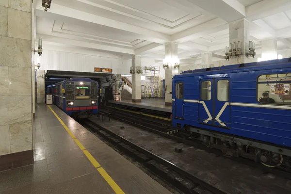 니즈니노브고로드, 러시아-02.11.2015입니다. 지하철 역 Moskovskaya에서 기차 — 스톡 사진