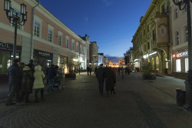 Nizhny Novgorod, Rusya Federasyonu-04.11.2015. Bolshaya Pokrovskaya - tarihi şehir merkezinde ana yayalara