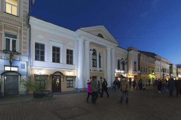 Nizhny Novgorod, Rússia - 04.11.2015. Bolshaya Pokrovskaya - rua pedestre principal no centro histórico — Fotografia de Stock