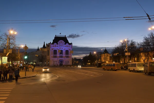 Nizhny Novgorod, Rusya Federasyonu-04.11.2015. Çikolatalı ve Pozharsky Meydanı manzaralı şehir Duma, şimdi bölgesel ticaret birliği kuruluşları Birliği oluşturma tarihi — Stok fotoğraf