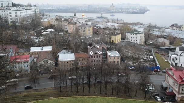 Nizhny Novgorod, Rusya Federasyonu-02.11.2015. Erken kış tarihi şehir merkezi ve Volga Nehri Üstten Görünüm — Stok video