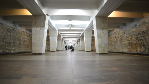 Nizhny Novgorod, RUSSIA - 02.11.2015. The interior of subway station Dvigatel Revolutsii — Stock Video