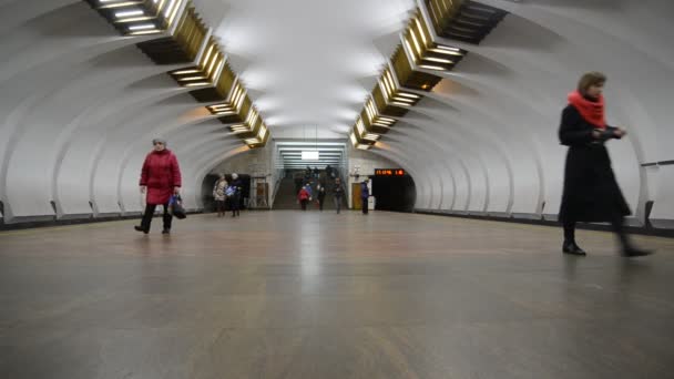 Nijni Novgorod, RUSIA - 02.11.2015. Interiorul stației de metrou Leninskaya — Videoclip de stoc