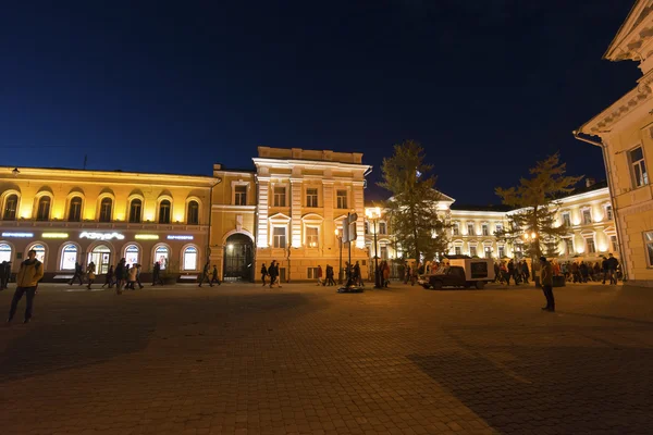 Nizhny Novgorod, Rusya Federasyonu-04.11.2015. Bolshaya Pokrovskaya - tarihi şehir merkezinde ana yayalara — Stok fotoğraf