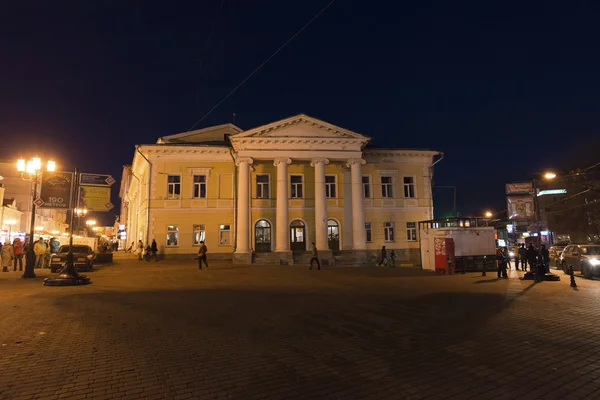 Nizhny Novgorod, Rusia 04.11.2015. Palacio de la Cultura de Sverdlov, antiguo edificio de la Noble Asamblea de Bolshaya Pokrovka — Foto de Stock