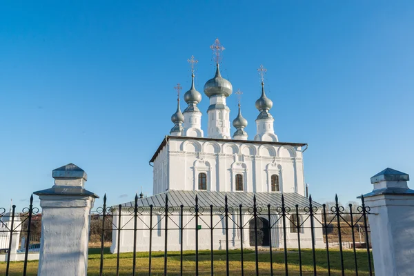 Петропавловская церковь в Суздале была построена в 1694 году. Золотое кольцо России — стоковое фото