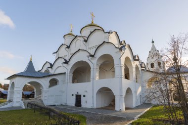 Aziz Pokrovsky Manastırı Katedrali'nde Suzdal 16. yüzyılda inşa edilmiş. Rusya'nın altın yüzük seyahat