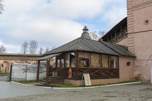 Suzdal, Russia -06.11.2015. Pancake Cafe in St. Euthymius monastery at Suzdal. Golden Ring of Russia Travel — стокове фото
