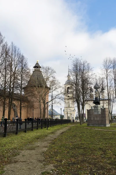 Soezdal, Rusland-06.11.2015. Plein voor St. Euthymius klooster van Soezdal werd 16e eeuw gebouwd. Gouden Ring van Rusland reizen — Stockfoto