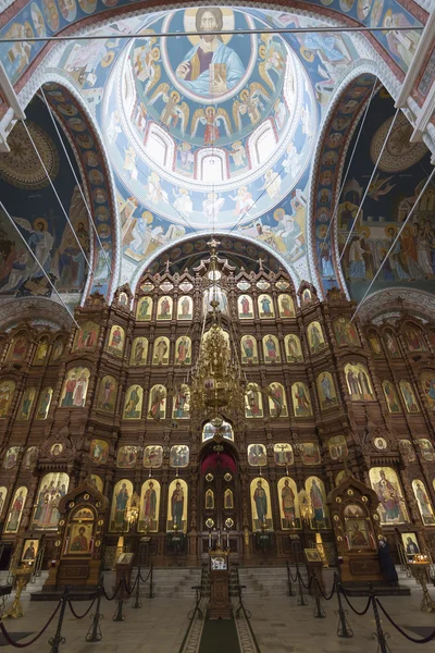 Nizhny Novgorod, Rusia - 03.11.2015. iconostasis en la Catedral de San Alejandro Nevski en Nizhny Novgorod, Rusia. Siglo XIX — Foto de Stock