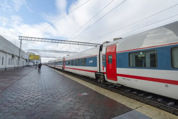 Νίζνι Νόβγκοροντ, Ρωσία-05.11.2015. Τρένο μεγάλης ταχύτητας Strizh στο σιδηροδρομικό σταθμό — Φωτογραφία Αρχείου