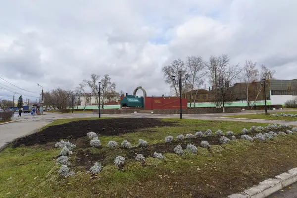 Nizjni Novgorod, Rusland-04.11.2015. locomotief gepantserde trein Kozma Minin op voetstuk. — Stockfoto