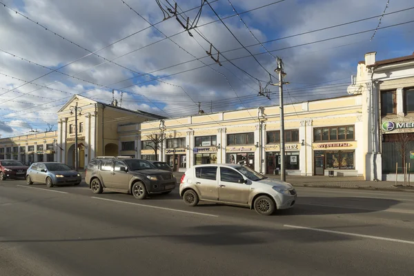 VLADIMIR, RUSIA -05.11.2015. Arcade de compras en la calle Bolshaya Moskovskaya - Centro histórico —  Fotos de Stock